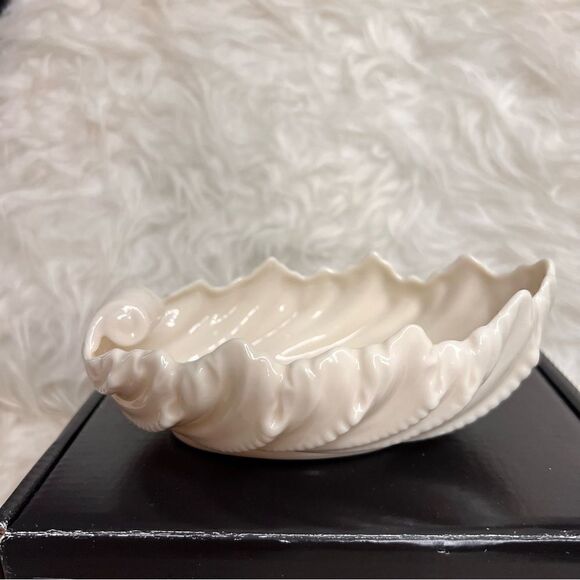 Lenox Leaf Nut Candy Dish 6” ivory - Picture 2 of 5
